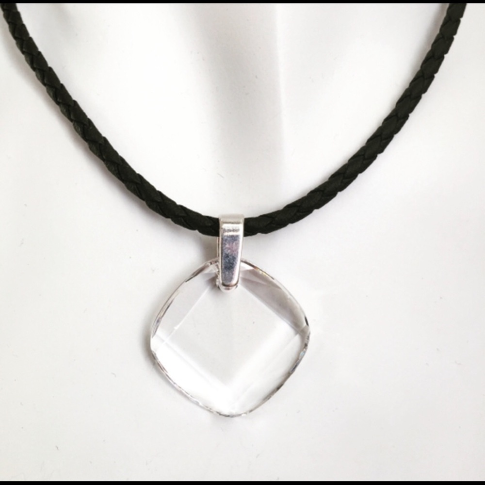 METRO SWAROVSKI NECKLACE